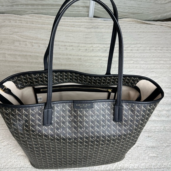 Tory Burch ever ready tote - Picture 1 of 11
